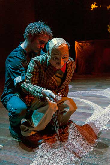 Spanish painter Borja Gonzalez will work with his band to perform Dreams of Sand, a show that combines sand art, live music, big-sized puppets and speed painting in Beijing.(Photo provided to China Daily) Spanish painter Borja Gonzalez will work with his band to perform Dreams of Sand, a show that combines sand art, live music, big-sized puppets and speed painting in Beijing.(Photo provided to China Daily)
