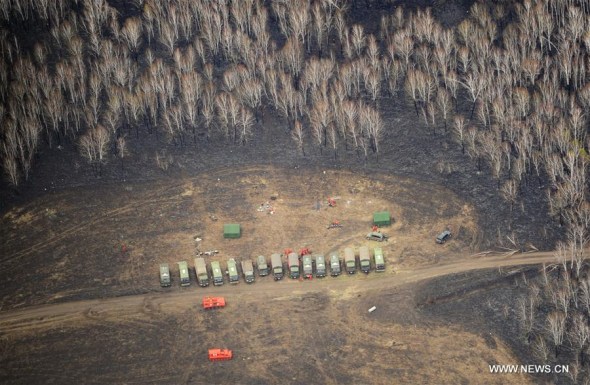 Forest police wait for orders as they fight against forest fire in Chenbaerhu Banner, Hulunbuir City, north China's Inner Mongolia Autonomous Region, May 20, 2017. The forest fire that broke out Wednesday in China's Inner Mongolia Autonomous Region has been brought under control, authorities said Saturday. (Xinhua/Deng Hua)