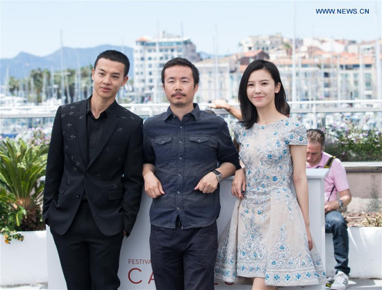 Chinese director Li Ruijun (C), actor Yin Fang (L) and actress Yang Zishan pose for a photocall of the film Lu Guo Wei Lai during the 70th Cannes Film Festival in Cannes, France, on May 21, 2017. (Xinhua/Xu Jinquan) Chinese director Li Ruijun (C), actor Yin Fang (L) and actress Yang Zishan pose for a photocall of the film Lu Guo Wei Lai during the 70th Cannes Film Festival in Cannes, France, on May 21, 2017. (Xinhua/Xu Jinquan)