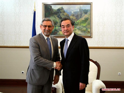 Cape Verde's President Jorge Carlos Fonseca (L) meets with Chinese Foreign Minister Wang Yi in Praia, Cape Verde, May 20, 2017. (Xinhua/Li Sibo) Cape Verde's President Jorge Carlos Fonseca (L) meets with Chinese Foreign Minister Wang Yi in Praia, Cape Verde, May 20, 2017. (Xinhua/Li Sibo)