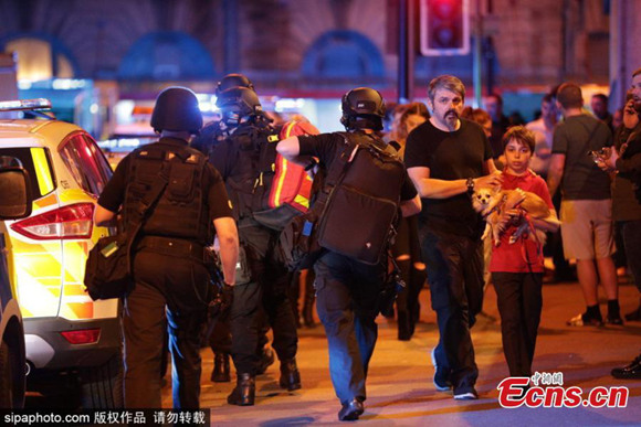 At least 22 people have been confirmed dead, with around 50 others injured in an explosion at Manchester Arena May 22, where pop singer Ariana Grande was performing.(Photo/Sipachina) At least 22 people have been confirmed dead, with around 50 others injured in an explosion at Manchester Arena May 22, where pop singer Ariana Grande was performing.(Photo/Sipachina)