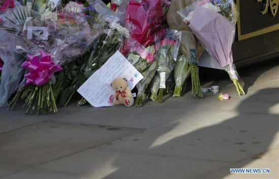 Flowers are placed during a candlelit vigil to mourn the victims of Manchester terror attack at Albert Square in Manchester, Britain on May 23, 2017. (Xinhua/Han Yan) Flowers are placed during a candlelit vigil to mourn the victims of Manchester terror attack at Albert Square in Manchester, Britain on May 23, 2017. (Xinhua/Han Yan)