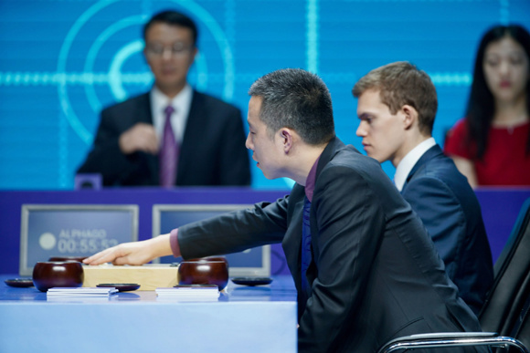 Gu Li plays with AlphaGo's hand watching during the Paired Go team match. (Photo/CGTN) Gu Li plays with AlphaGo's hand watching during the Paired Go team match. (Photo/CGTN)