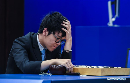Chinese Go player Ke Jie analyses the game after the second match against artificial intelligence program AlphaGo in Wuzhen, east China's Zhejiang province, May 25, 2017.(Xinhua/Xu Yu) Chinese Go player Ke Jie analyses the game after the second match against artificial intelligence program AlphaGo in Wuzhen, east China's Zhejiang province, May 25, 2017.(Xinhua/Xu Yu)