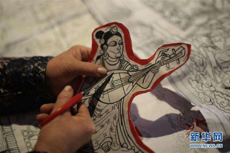 He has been recognized as a master and inheritor of the intangible cultural heritage. (Photo/Xinhua)