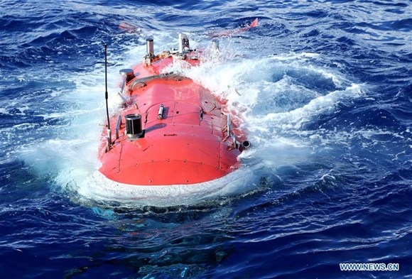 China's manned submersible Jiaolong surfaces after a dive in the Mariana Trench on May 30, 2017. Jiaolong dived to 6,699 meters during Tuesday's mission in the Mariana Trench. (Xinhua/Liu Shiping) China's manned submersible Jiaolong surfaces after a dive in the Mariana Trench on May 30, 2017. Jiaolong dived to 6,699 meters during Tuesday's mission in the Mariana Trench. (Xinhua/Liu Shiping)