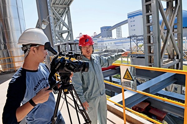 Technicians use monitoring equipment to measure functions at China Huadian Engineering Co., Ltd. Bali Coal-fired Power Plant in Indonesia on June 1, 2015. Technicians use monitoring equipment to measure functions at China Huadian Engineering Co., Ltd. Bali Coal-fired Power Plant in Indonesia on June 1, 2015.