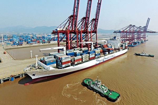 A Safmarine ship bound for Malaysia, Iran, and Turkey leaves Zhoushan Port in Ningbo, Zhejiang Province on April 2, 2017. A Safmarine ship bound for Malaysia, Iran, and Turkey leaves Zhoushan Port in Ningbo, Zhejiang Province on April 2, 2017.