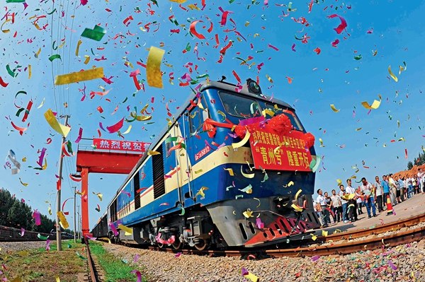 A block train about to set out from Weifang, Shandong Province, to Central Asia on August 28, 2015. A block train about to set out from Weifang, Shandong Province, to Central Asia on August 28, 2015.