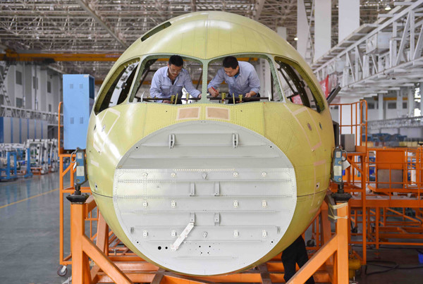 Engineers test the windshield of the C919 at a facility in Chengdu, Sichuan province. LIU KUN / XINHUA Engineers test the windshield of the C919 at a facility in Chengdu, Sichuan province. LIU KUN / XINHUA