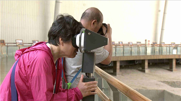 A visitor uses modern technology in the museum. (CGTN Photo) A visitor uses modern technology in the museum. (CGTN Photo)
