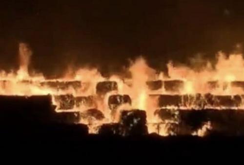 A fire breaks out at a paper company in north China's Tianjin Port, May 31, 2017. (Photo/Video snapshot from CCTV) A fire breaks out at a paper company in north China's Tianjin Port, May 31, 2017. (Photo/Video snapshot from CCTV)