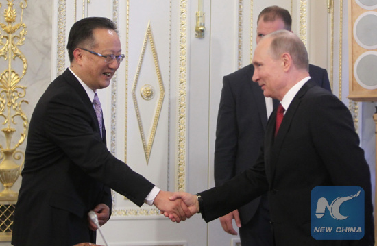 Russian President Vladimir Putin (R) shakes hands with Zhang Sutang, vice president of Xinhua News Agency, in St. Petersburg, Russia, June 1, 2017. (Xinhua/Lu Jinbo) Russian President Vladimir Putin (R) shakes hands with Zhang Sutang, vice president of Xinhua News Agency, in St. Petersburg, Russia, June 1, 2017. (Xinhua/Lu Jinbo)