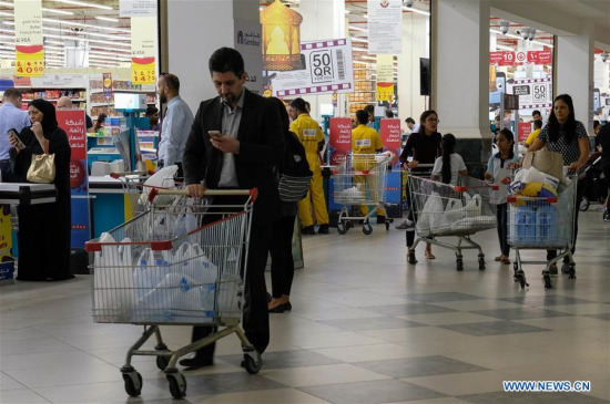 People buy food at a supermarket in Doha, capital of Qatar, on June 6, 2017. Bahrain, the United Arab Emirates and Yemen joined Saudi Arabia and Egypt in severing relations with gas-rich Qatar, with Riyadh accusing Doha of supporting groups, including some backed by Iran. (Xinhua/Nikku) People buy food at a supermarket in Doha, capital of Qatar, on June 6, 2017. Bahrain, the United Arab Emirates and Yemen joined Saudi Arabia and Egypt in severing relations with gas-rich Qatar, with Riyadh accusing Doha of supporting groups, including some backed by Iran. (Xinhua/Nikku)