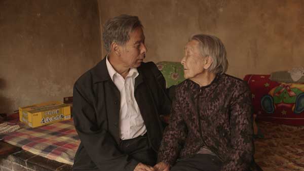 Grandma Cao and Zhang Shuang Bing, author of Women in Comfort Stations. Provided to China Daily Grandma Cao and Zhang Shuang Bing, author of Women in Comfort Stations. Provided to China Daily