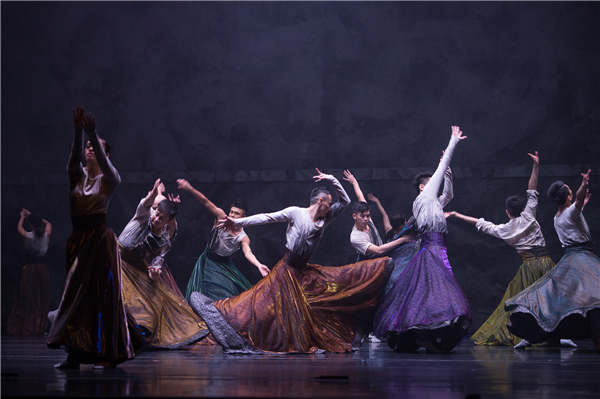 Amidst the Wind is a celebration of the most exhilarating dance excerpts from its productions of the past two decades. Amidst the Wind is a celebration of the most exhilarating dance excerpts from its productions of the past two decades.