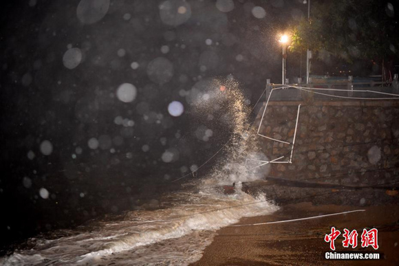 Typhoon Merbok hits Guangdong Province on Monday night. (Photo/Chinanews.com) Typhoon Merbok hits Guangdong Province on Monday night. (Photo/Chinanews.com)