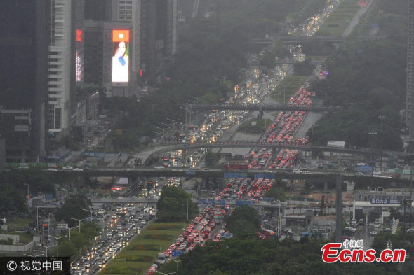Traffic gridlock on Shennan Avenue in Shenzhen City, South China’s Guangdong Province, June 13, 2017 after typhoon Merbok landed. (Photo/VCG) Traffic gridlock on Shennan Avenue in Shenzhen City, South China’s Guangdong Province, June 13, 2017 after typhoon Merbok landed. (Photo/VCG)