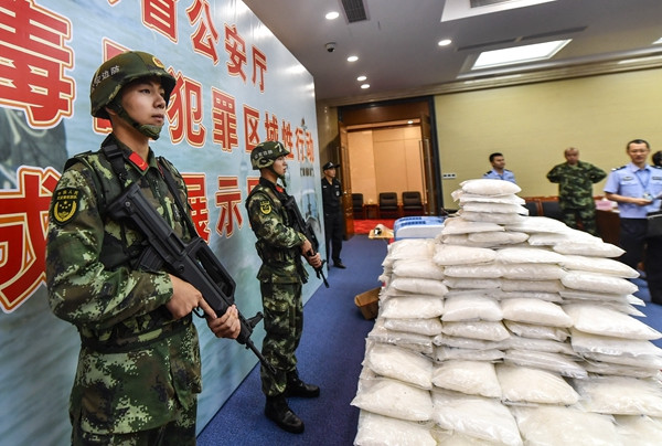 Stacks of drugs are displayed at the Guangdong Public Security Department on Wednesday. Guangdong police seized more than 640 kilograms of narcotics since April.CHEN JIMIN/CHINA NEWS SERVICE Stacks of drugs are displayed at the Guangdong Public Security Department on Wednesday. Guangdong police seized more than 640 kilograms of narcotics since April.CHEN JIMIN/CHINA NEWS SERVICE