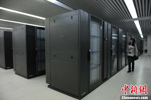 A woman walks past the Tianhe-3 supercomputer. (Photo/Chinanews.com) A woman walks past the Tianhe-3 supercomputer. (Photo/Chinanews.com)