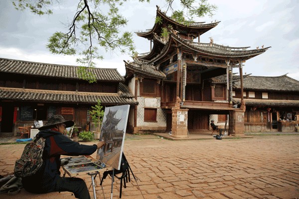 A local artist produces a painting of Shaxi, a township in Jianchuan county, Yunnan province. HOU LIQIANG/CHINA DAILY A local artist produces a painting of Shaxi, a township in Jianchuan county, Yunnan province. HOU LIQIANG/CHINA DAILY