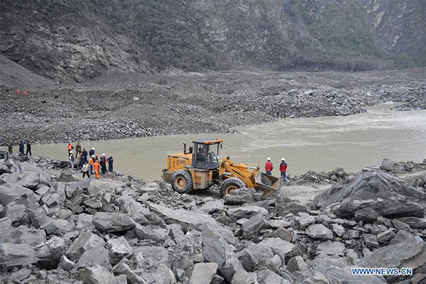 Rescuers work at the accident site after a landslide occurred in Xinmo village of Maoxian county, Tibetan and Qiang autonomous prefecture of Aba, Southwest China's Sichuan province, June 24, 2017. (Photo/Xinhua) Rescuers work at the accident site after a landslide occurred in Xinmo village of Maoxian county, Tibetan and Qiang autonomous prefecture of Aba, Southwest China's Sichuan province, June 24, 2017. (Photo/Xinhua)