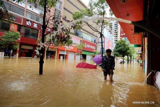 People use pumps to drain flood water in Fengshan County, south China's Guangxi Zhuang Autonomous Region, June 25, 2017. A torrential rain hit the county and caused flood from June 24 to 25. (Xinhua/Zhou Enge) People use pumps to drain flood water in Fengshan County, south China's Guangxi Zhuang Autonomous Region, June 25, 2017. A torrential rain hit the county and caused flood from June 24 to 25. (Xinhua/Zhou Enge)
