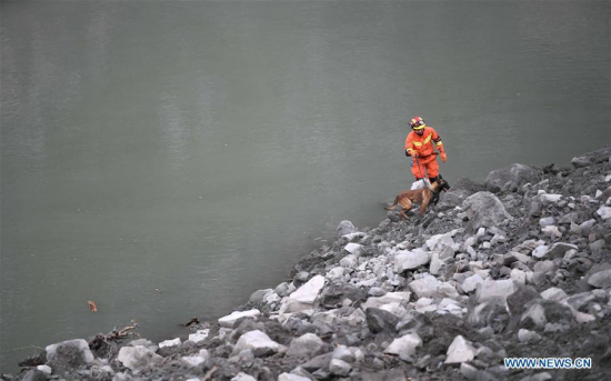 Rescuers search for survivors after a landslide in Xinmo Village of Maoxian County, Tibetan and Qiang Autonomous Prefecture of Aba, southwest China's Sichuan Province, June 25, 2017. (Xinhua/Xue Yubin) Rescuers search for survivors after a landslide in Xinmo Village of Maoxian County, Tibetan and Qiang Autonomous Prefecture of Aba, southwest China's Sichuan Province, June 25, 2017. (Xinhua/Xue Yubin)