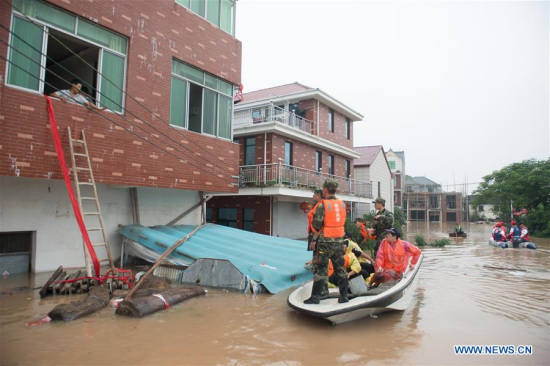 Rescuers transfer affected people in Xiangxi Township in Lanxi City, east China's Zhejiang Province, June 26, 2017. (Xinhua/Weng Xinyang) Rescuers transfer affected people in Xiangxi Township in Lanxi City, east China's Zhejiang Province, June 26, 2017. (Xinhua/Weng Xinyang)