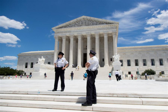 U.S. Supreme Court police officers stand outside the Supreme Court in Washington D.C., the United States, on June 26, 2017. (Xinhua/Ting Shen) U.S. Supreme Court police officers stand outside the Supreme Court in Washington D.C., the United States, on June 26, 2017. (Xinhua/Ting Shen)