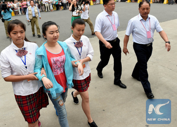 Volunteers help a blind girl to sit the Gaokao in Anhui Province on June 7, 2015. (Xinhua/Liu Junxi) Volunteers help a blind girl to sit the Gaokao in Anhui Province on June 7, 2015. (Xinhua/Liu Junxi)