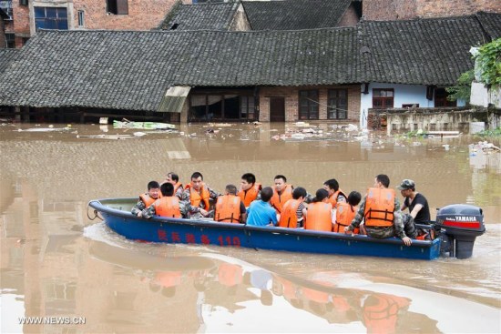 Soldiers relocate stranded people in Xinshao County, Shaoyang City of central China's Hunan Province, July 2, 2017. Recently Shaoyang witnessed the heaviest flood this year. (Xinhua/Lyu Jianshe) Soldiers relocate stranded people in Xinshao County, Shaoyang City of central China's Hunan Province, July 2, 2017. Recently Shaoyang witnessed the heaviest flood this year. (Xinhua/Lyu Jianshe)