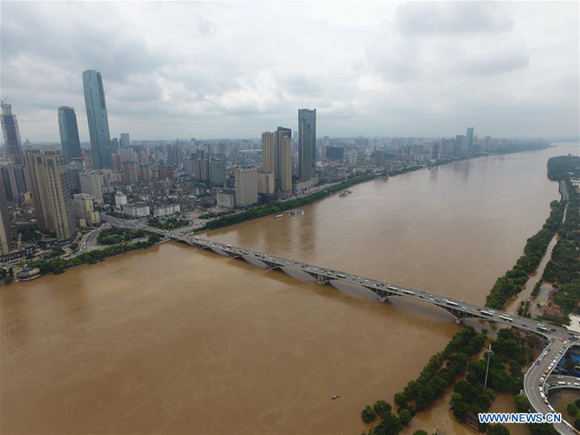 Photo taken on July 4, 2017 shows the urban area along the swelling Xiangjiang River in Changsha, capital of central China's Hunan Province. Days of torrential rain in Hunan raised the water level of the Xiangjiang River to exceed its warning level. (Xinhua/Long Hongtao) Photo taken on July 4, 2017 shows the urban area along the swelling Xiangjiang River in Changsha, capital of central China's Hunan Province. Days of torrential rain in Hunan raised the water level of the Xiangjiang River to exceed its warning level. (Xinhua/Long Hongtao)