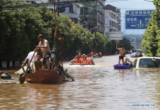 Rescuers work on a waterlogged road in Guiyang Township of Qidong County, central China's Hunan Province, July 3, 2017. Continuous rainfall raised the water level of the Xiangjiang River in Hunan. Guiyang was hit by the rain-triggered flood. (Xinhua/Cao Zhengping) Rescuers work on a waterlogged road in Guiyang Township of Qidong County, central China's Hunan Province, July 3, 2017. Continuous rainfall raised the water level of the Xiangjiang River in Hunan. Guiyang was hit by the rain-triggered flood. (Xinhua/Cao Zhengping)