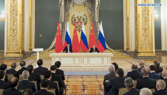 Chinese President Xi Jinping and his Russian counterpart Vladimir Putin meet with representatives from non-governmental organizations, media and enterprises in Moscow, Russia, July 4, 2017. (Xinhua/Li Xueren) Chinese President Xi Jinping and his Russian counterpart Vladimir Putin meet with representatives from non-governmental organizations, media and enterprises in Moscow, Russia, July 4, 2017. (Xinhua/Li Xueren)