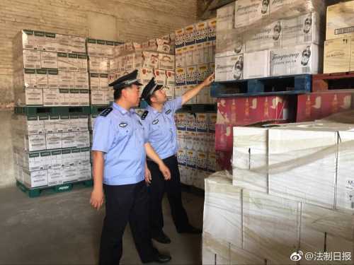 Tianjin Customs smashes a smuggling case involving some 5 million liters of wine, beers and mineral water. (Photo/Weibo account) Tianjin Customs smashes a smuggling case involving some 5 million liters of wine, beers and mineral water. (Photo/Weibo account)