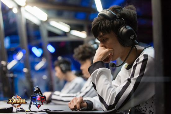 A competitor plays Honor of Kings during the 2017 King Pro League Spring Season in Shanghai in April. (Photo provided to China Daily) A competitor plays Honor of Kings during the 2017 King Pro League Spring Season in Shanghai in April. (Photo provided to China Daily)