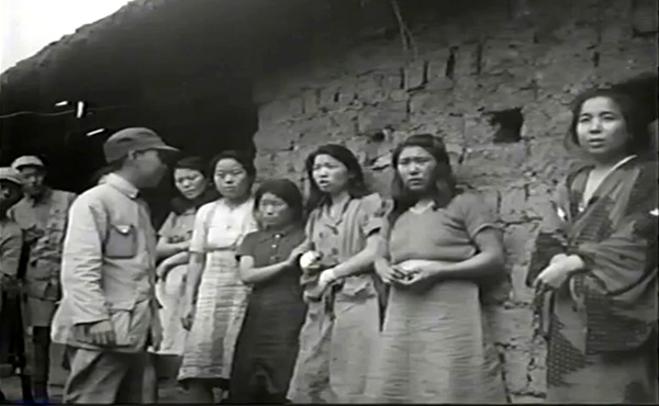 Footage from 1944 shows comfort women in Songshan, Yunnan province, after its liberation from Japanese troops. SCREEN SHOT OF VIDEO/U.S. NATIONAL ARCHIVES AND RECORDS ADMINISTRATION Footage from 1944 shows comfort women in Songshan, Yunnan province, after its liberation from Japanese troops. SCREEN SHOT OF VIDEO/U.S. NATIONAL ARCHIVES AND RECORDS ADMINISTRATION