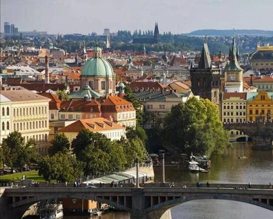 In 2016, there was a 229 percent increase in outbound travel for Chinese tourists to CEE countries, with Poland, the Czech Republic, Hungary, Serbia and Slovenia the most popular destinations.(Photo:Xinhua) In 2016, there was a 229 percent increase in outbound travel for Chinese tourists to CEE countries, with Poland, the Czech Republic, Hungary, Serbia and Slovenia the most popular destinations.(Photo:Xinhua)