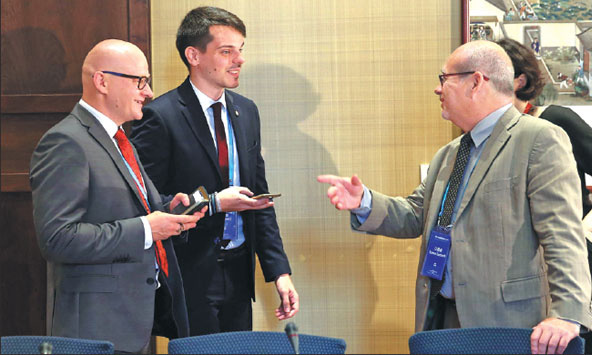 Roman Zamboch (right), director of the press office of the Chamber of Deputies of the Parliament of the Czech Republic, speaks with other delegates at the China-CEEC Spokespersons Dialogue in Beijing on Monday.Wang Zhuangfei / China Daily Roman Zamboch (right), director of the press office of the Chamber of Deputies of the Parliament of the Czech Republic, speaks with other delegates at the China-CEEC Spokespersons Dialogue in Beijing on Monday.Wang Zhuangfei / China Daily