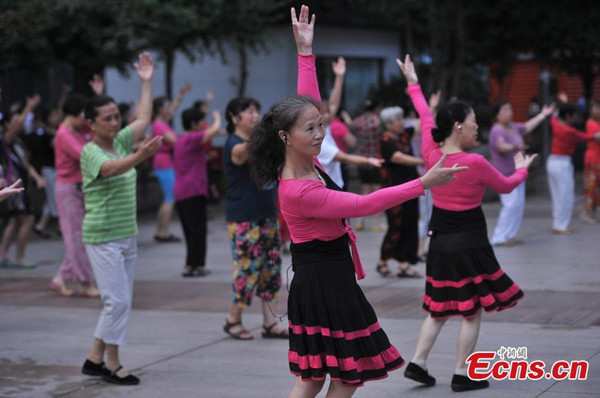 Middle-aged women enjoy their time of dancing with background music in their wireless headsets on a square in Chongqing municipality. (Photo/China News Service) Middle-aged women enjoy their time of dancing with background music in their wireless headsets on a square in Chongqing municipality. (Photo/China News Service)