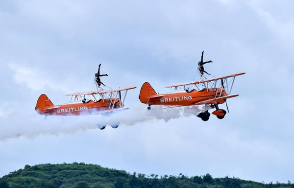 Aircrafts perform on the opening day of the AOPA-China Fly-In 2017 air show in Huangping county, Southwest China's Guizhou province, July 21, 2017. The AOPA-China Fly-In 2017 air show opened on Friday. (Photo/Xinhua) Aircrafts perform on the opening day of the AOPA-China Fly-In 2017 air show in Huangping county, Southwest China's Guizhou province, July 21, 2017. The AOPA-China Fly-In 2017 air show opened on Friday. (Photo/Xinhua)