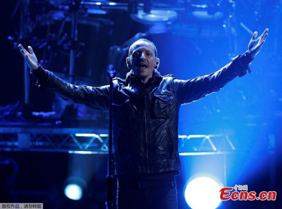 (File photo) Chester Bennington of Linkin Park performs Burn It Down at the 40th American Music Awards in Los Angeles, California, November 18, 2012.(Photo/Agencies) (File photo) Chester Bennington of Linkin Park performs Burn It Down at the 40th American Music Awards in Los Angeles, California, November 18, 2012.(Photo/Agencies)