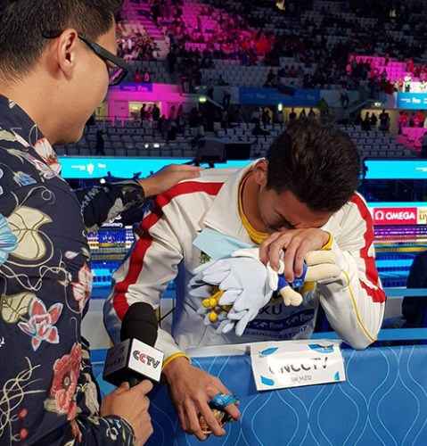 Xu could not hold back his tears after the award ceremony. (Photo/CCTV) Xu could not hold back his tears after the award ceremony. (Photo/CCTV)