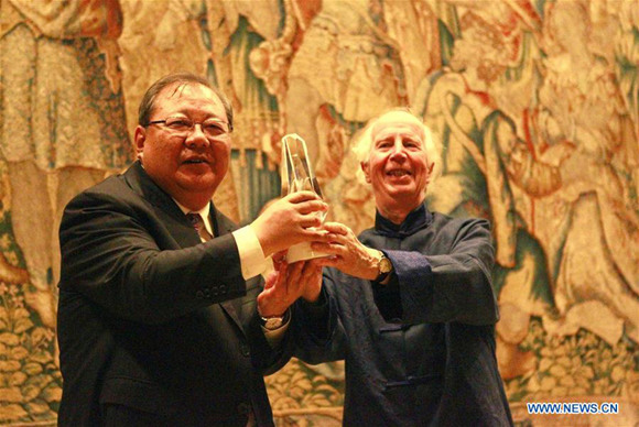 Chinese poet Jidi Majia (L), vice-president of the China Writers Association, is awarded Lifetime Achievement Prize of Silver Willow during the third Cambridge Xu Zhimo Poetry Art Festival at the Cambridge University's King's College in Cambridge, Britain, July 29, 2017. (Xinhua/Tang Chao) Chinese poet Jidi Majia (L), vice-president of the China Writers Association, is awarded Lifetime Achievement Prize of Silver Willow during the third Cambridge Xu Zhimo Poetry Art Festival at the Cambridge University's King's College in Cambridge, Britain, July 29, 2017. (Xinhua/Tang Chao)