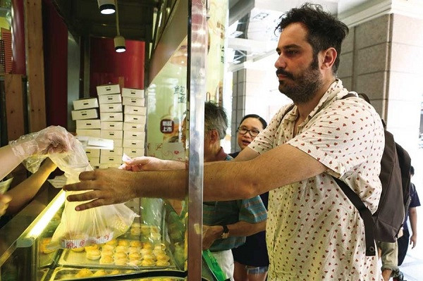 Bullfrogs, shrimp: Its mooncake, but not like your parents knew it