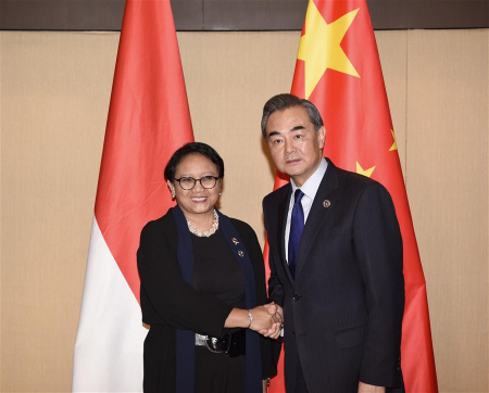 Chinese Foreign Minister Wang Yi (R) meets with his Indonesian counterpart Retno Marsudi on the sidelines of a series of ASEAN foreign ministers' meetings, in Manila, the Philippines, Aug. 6, 2017. (Xinhua/Wang Shen) Chinese Foreign Minister Wang Yi (R) meets with his Indonesian counterpart Retno Marsudi on the sidelines of a series of ASEAN foreign ministers' meetings, in Manila, the Philippines, Aug. 6, 2017. (Xinhua/Wang Shen)