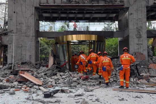 Rescuers work at the collapsed building of the InterContinental Resort Jiuzhai Paradise in Jiuzhaigou County, southwest China's Sichuan Province, Aug. 9, 2017. A 7.0-magnitude earthquake struck Jiuzhaigou, a popular tourist destination, Tuesday night. Rescue work continues in quake-hit Jiuzhaigou. (Xinhua/Fan Peishen) Rescuers work at the collapsed building of the InterContinental Resort Jiuzhai Paradise in Jiuzhaigou County, southwest China's Sichuan Province, Aug. 9, 2017. A 7.0-magnitude earthquake struck Jiuzhaigou, a popular tourist destination, Tuesday night. Rescue work continues in quake-hit Jiuzhaigou. (Xinhua/Fan Peishen)