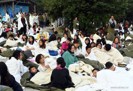 Tourists wait for rescue at the parking lot of the InterContinental Resort Jiuzhai Paradise in quake-hit Jiuzhaigou County, southwest China's Sichuan Province, Aug. 9, 2017. A 7.0-magnitude earthquake struck Jiuzhaigou Tuesday night. (Xinhua/Fan Peishen) Tourists wait for rescue at the parking lot of the InterContinental Resort Jiuzhai Paradise in quake-hit Jiuzhaigou County, southwest China's Sichuan Province, Aug. 9, 2017. A 7.0-magnitude earthquake struck Jiuzhaigou Tuesday night. (Xinhua/Fan Peishen)