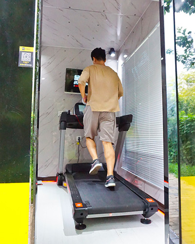 A man exercises in a mini-gym in Beijing on Thursday. LIU HONGSHENG/FOR CHINA DAILY A man exercises in a mini-gym in Beijing on Thursday. LIU HONGSHENG/FOR CHINA DAILY